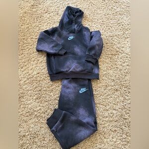 Nike joggers and sweatshirt boys size 7 large